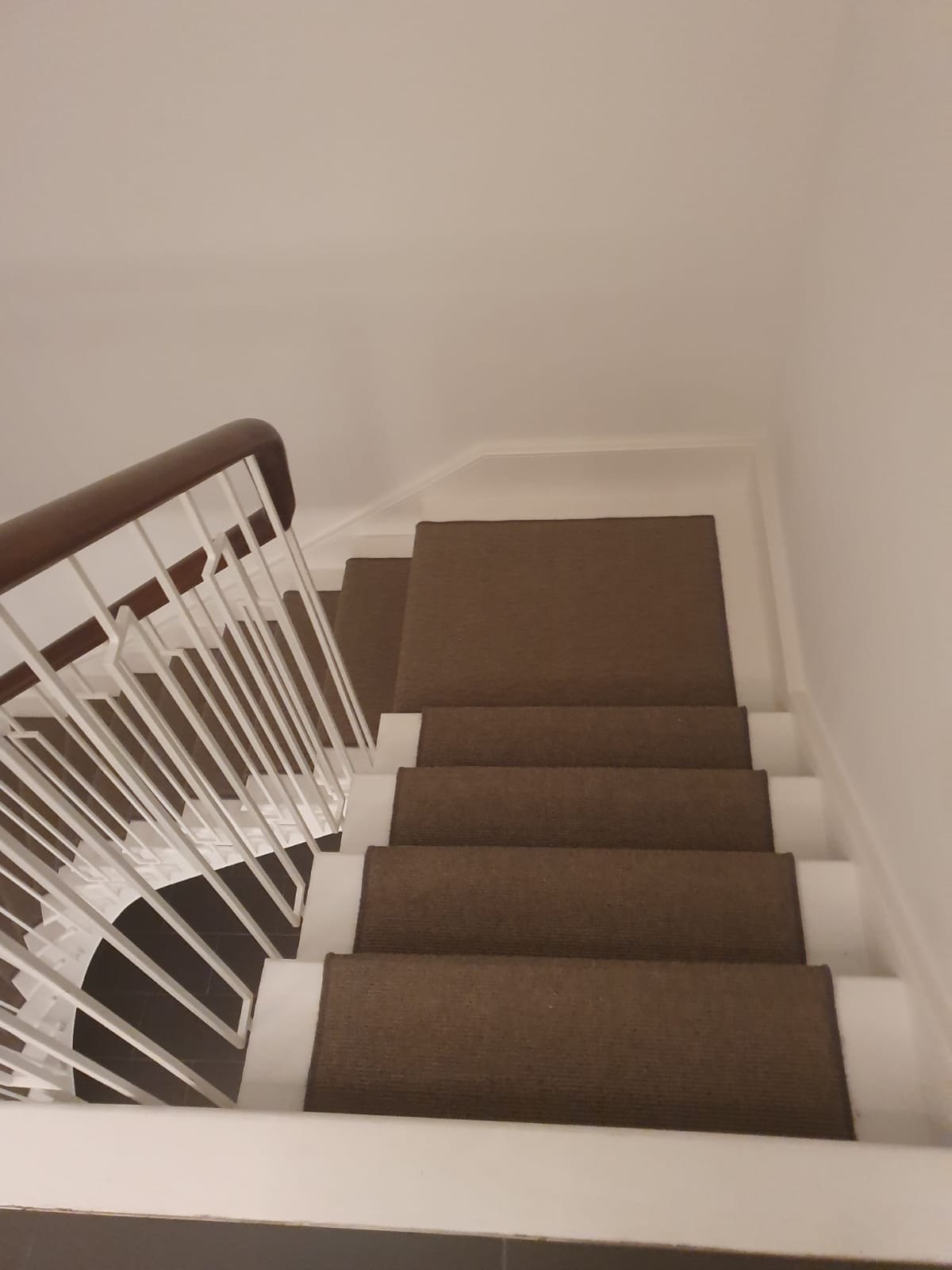 portfolio-black-white-striped-carpet-installation-fulham (9)