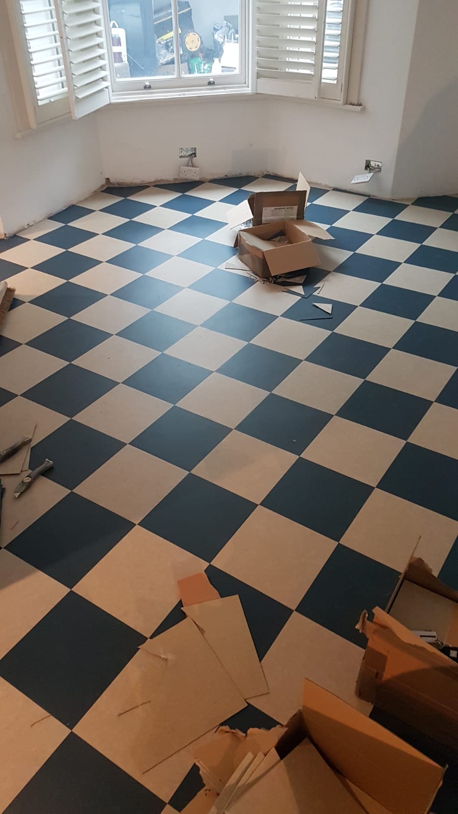 portfolio smooth floors black-white-marmoleum-linoleum-kensington (3)