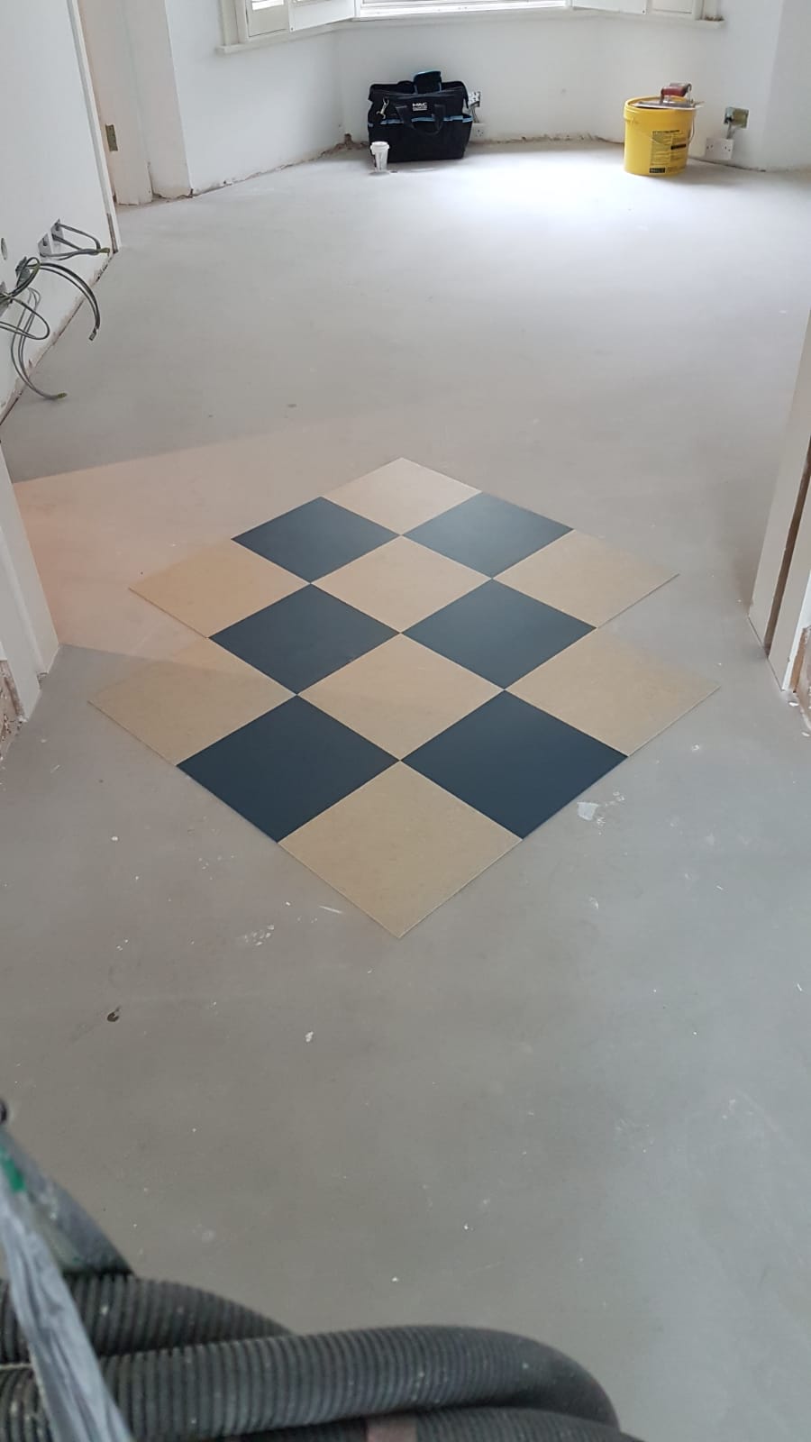 portfolio smooth floors black-white-marmoleum-linoleum-kensington (6)