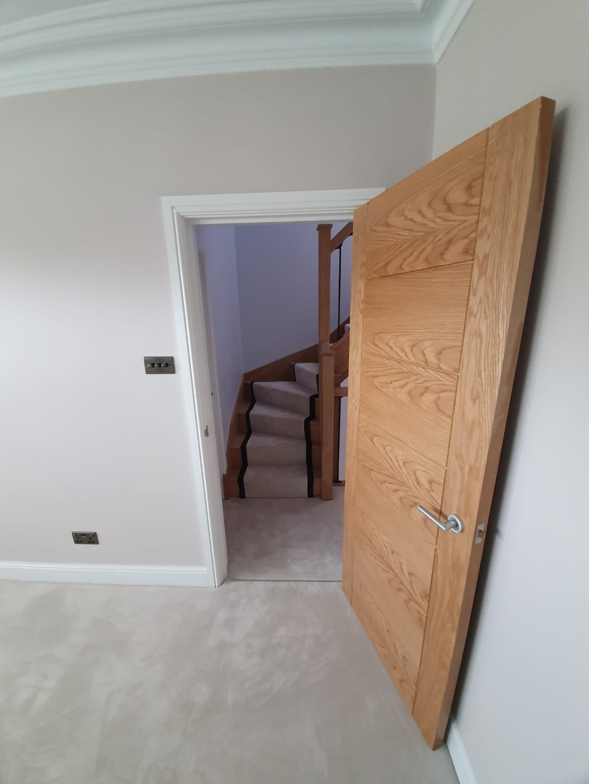 portfolio-white-carpet-stair-runner-black-binding-balham (5)