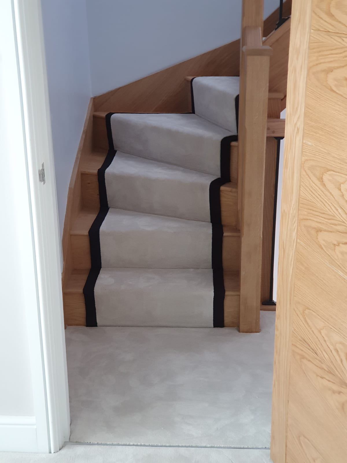 portfolio-white-carpet-stair-runner-black-binding-balham (6)
