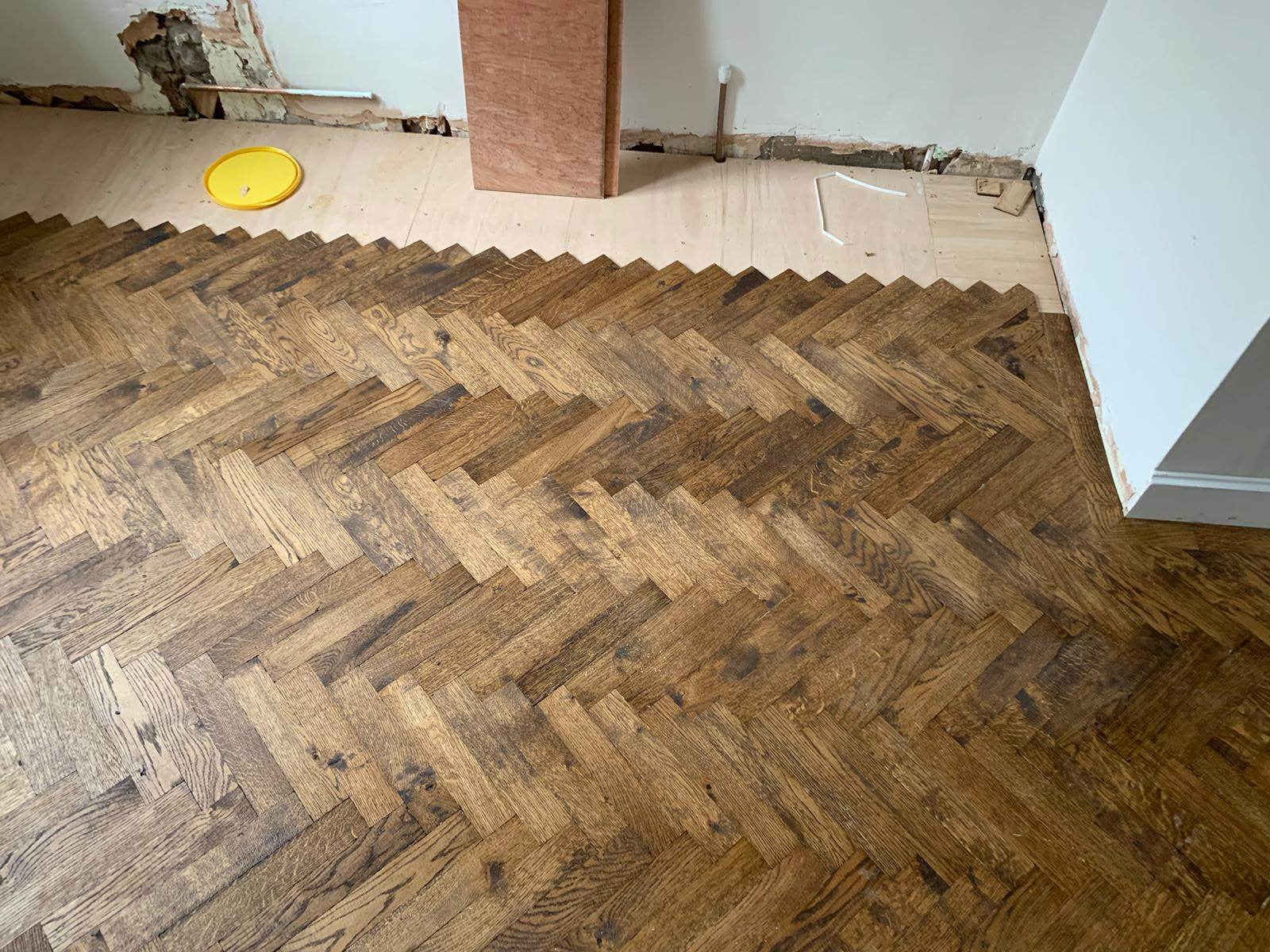 portfolio-rovers-prime-herringbone-wood-blocks-installed-in-wembley (2)