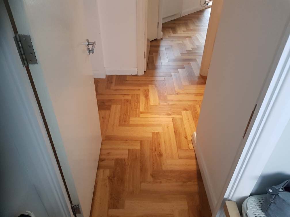 Amtico Signature Classic Oak Luxury Vinyl Tile 3