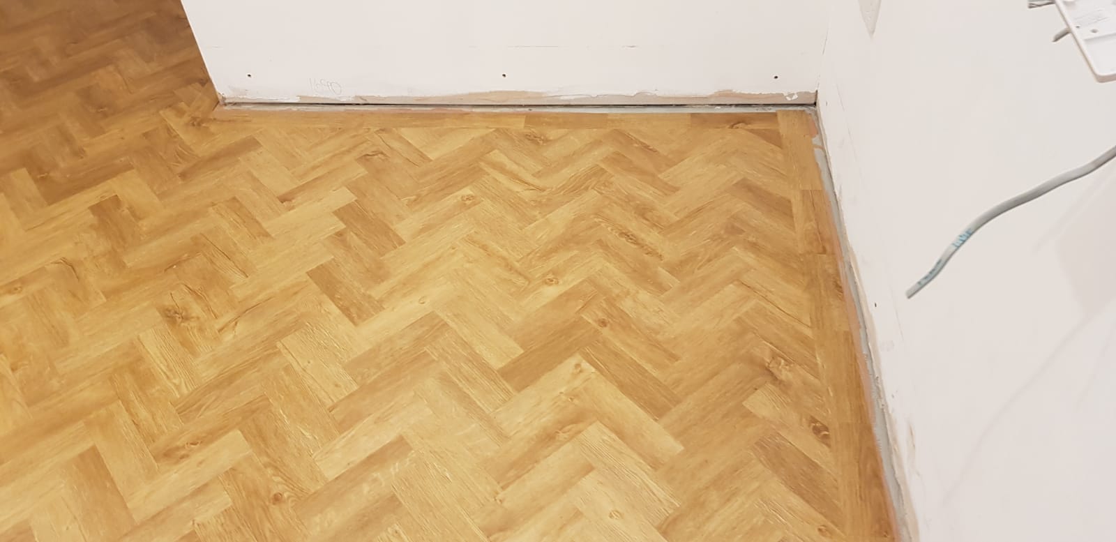 Amtico Form Luxury Vinyl Tile in Battersea 3