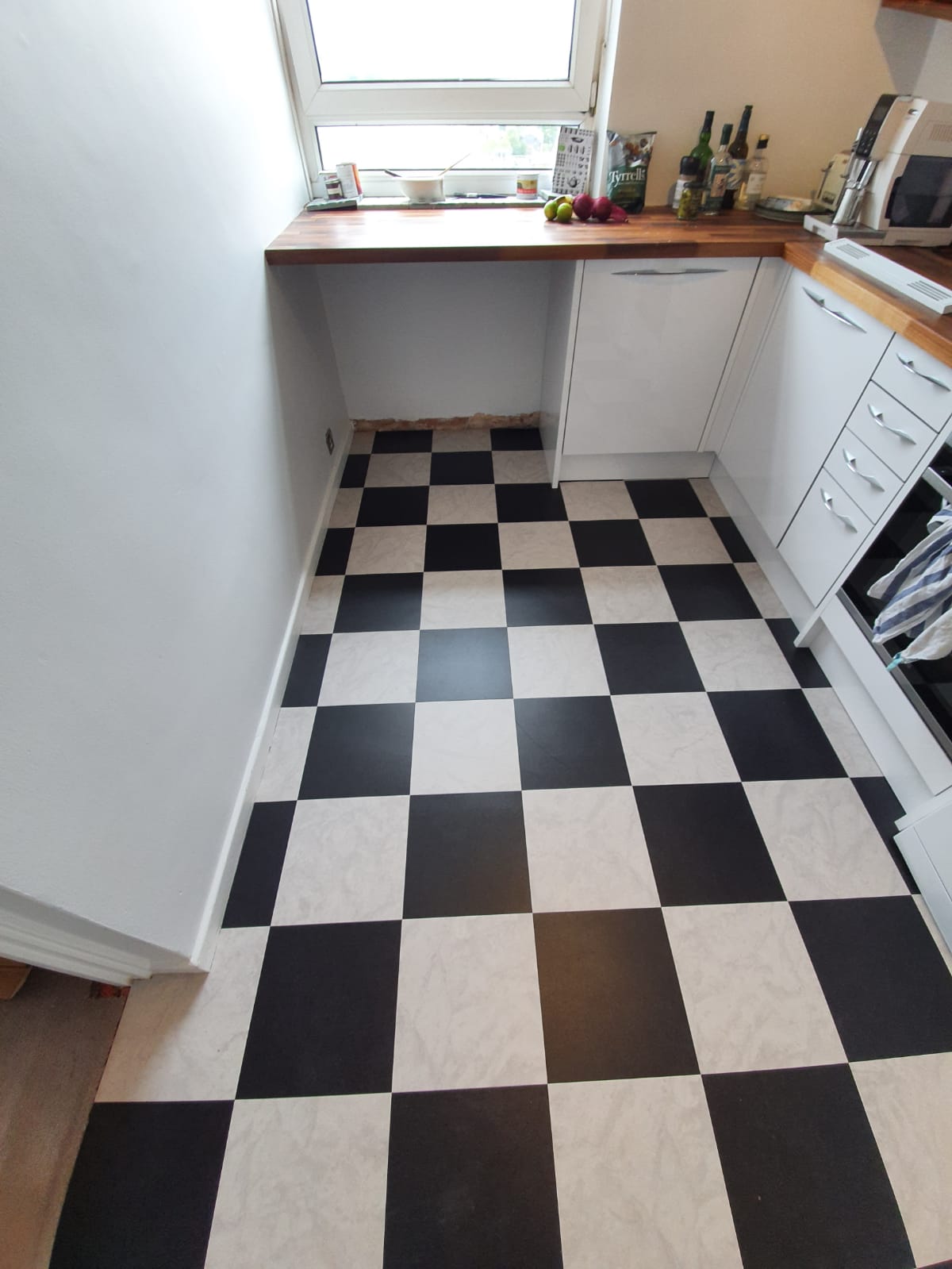 Amtico Spacia Ceramic Coal & Ceramic Light 3