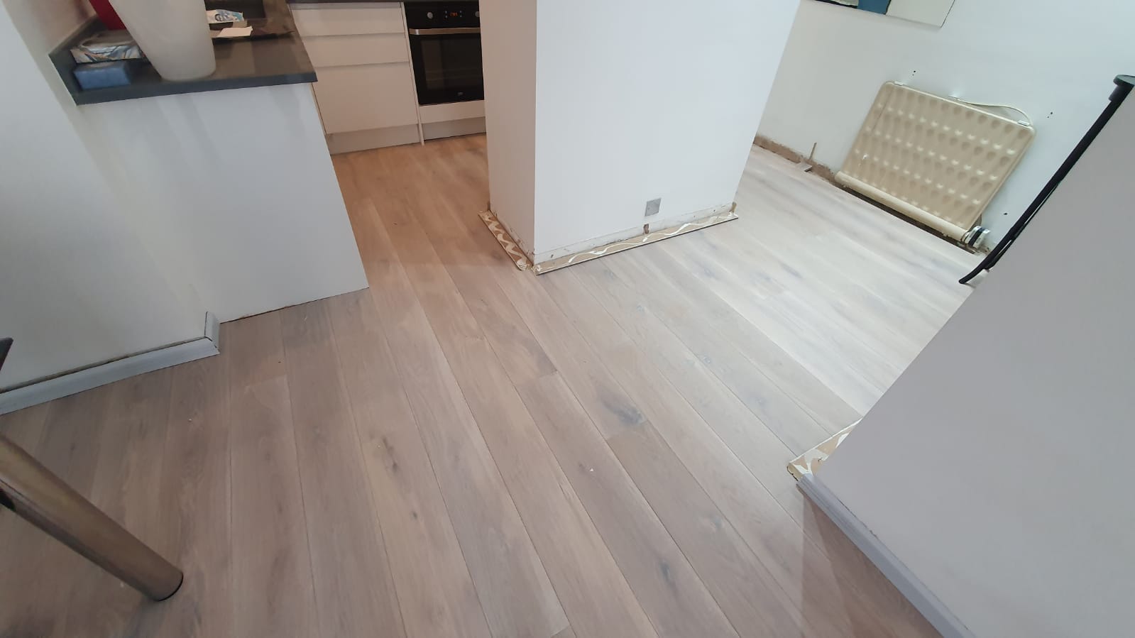 Staki Oak & White Brushed Oil in Acton 2