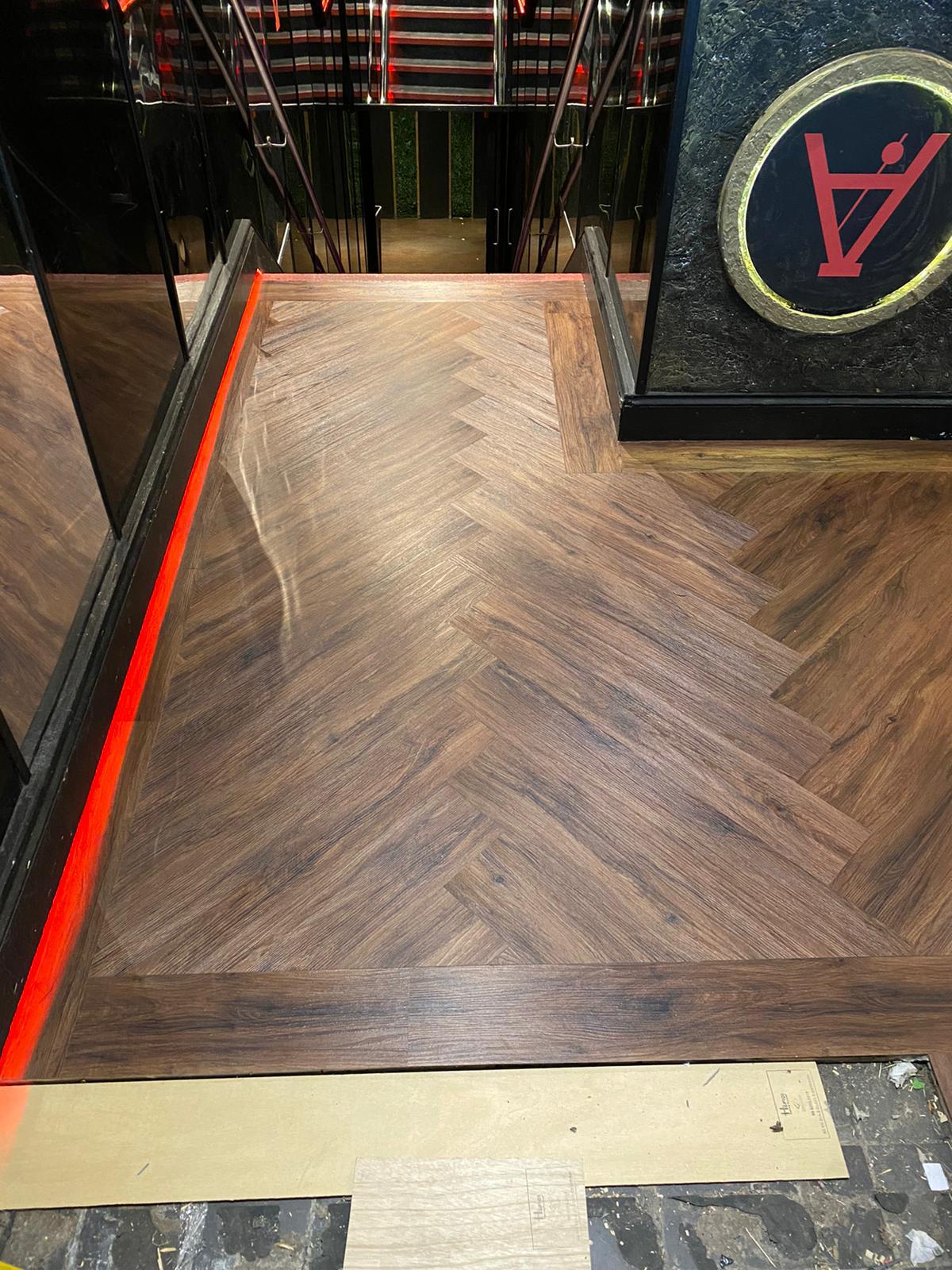 Polyflor Camaro North American Walnut 2