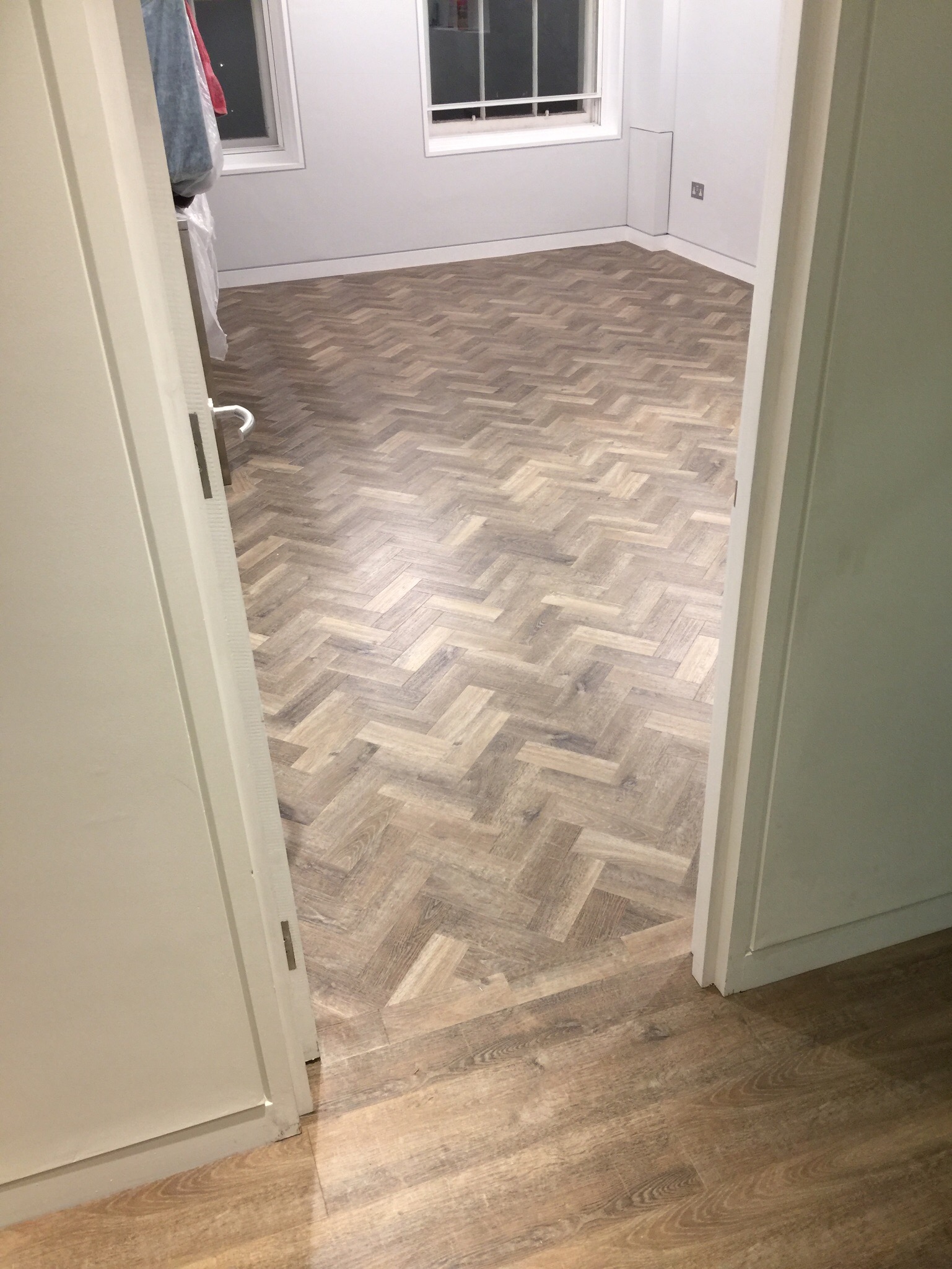 Amtico Signature Aged Oak parquet in-0