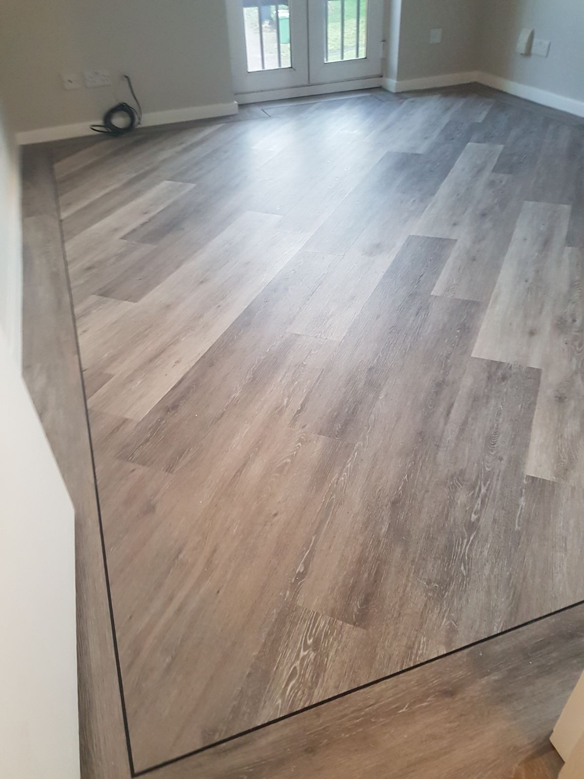 Amtico Spacia Sash Oak Fitting In Fulham-1