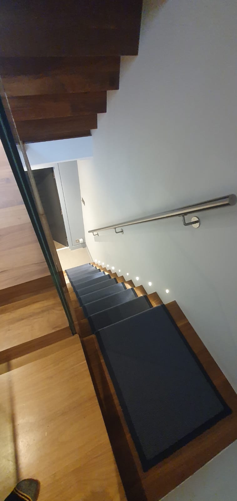 Kersaint Cobb South Pacific Pitcairn carpet installation in Belgravia-1