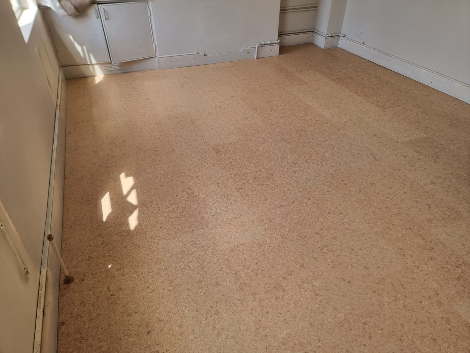 Granorte Naturals Champagner Sand Cork installation in Barnes-1