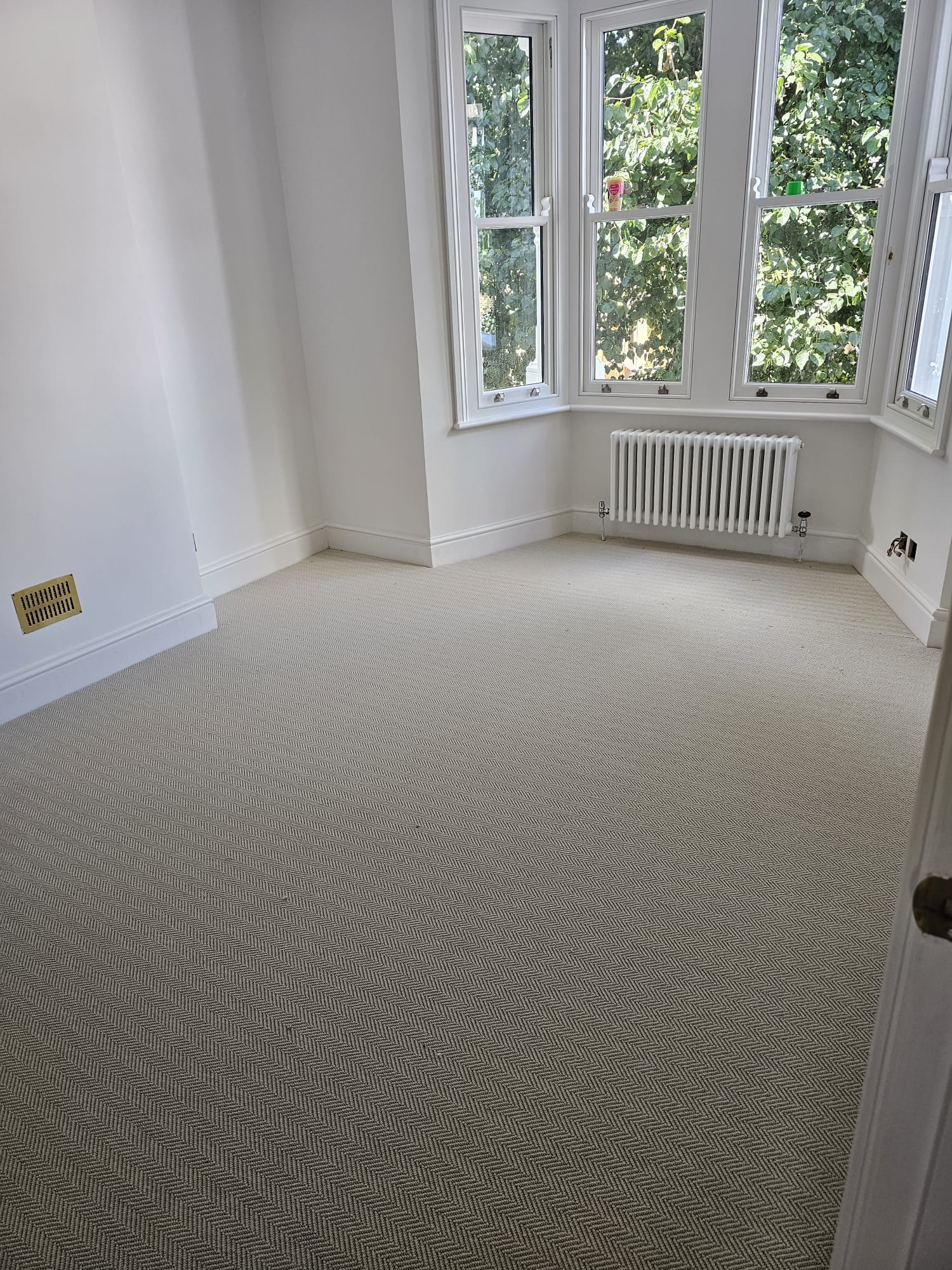 Crucial Trading Alpine Sandy Steps carpet installation in Shepherds Bush-1