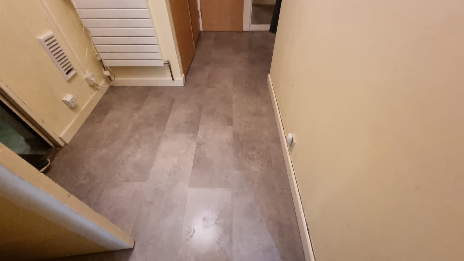 Amtico Click Smart Auburn Portland installation in Docklands-1