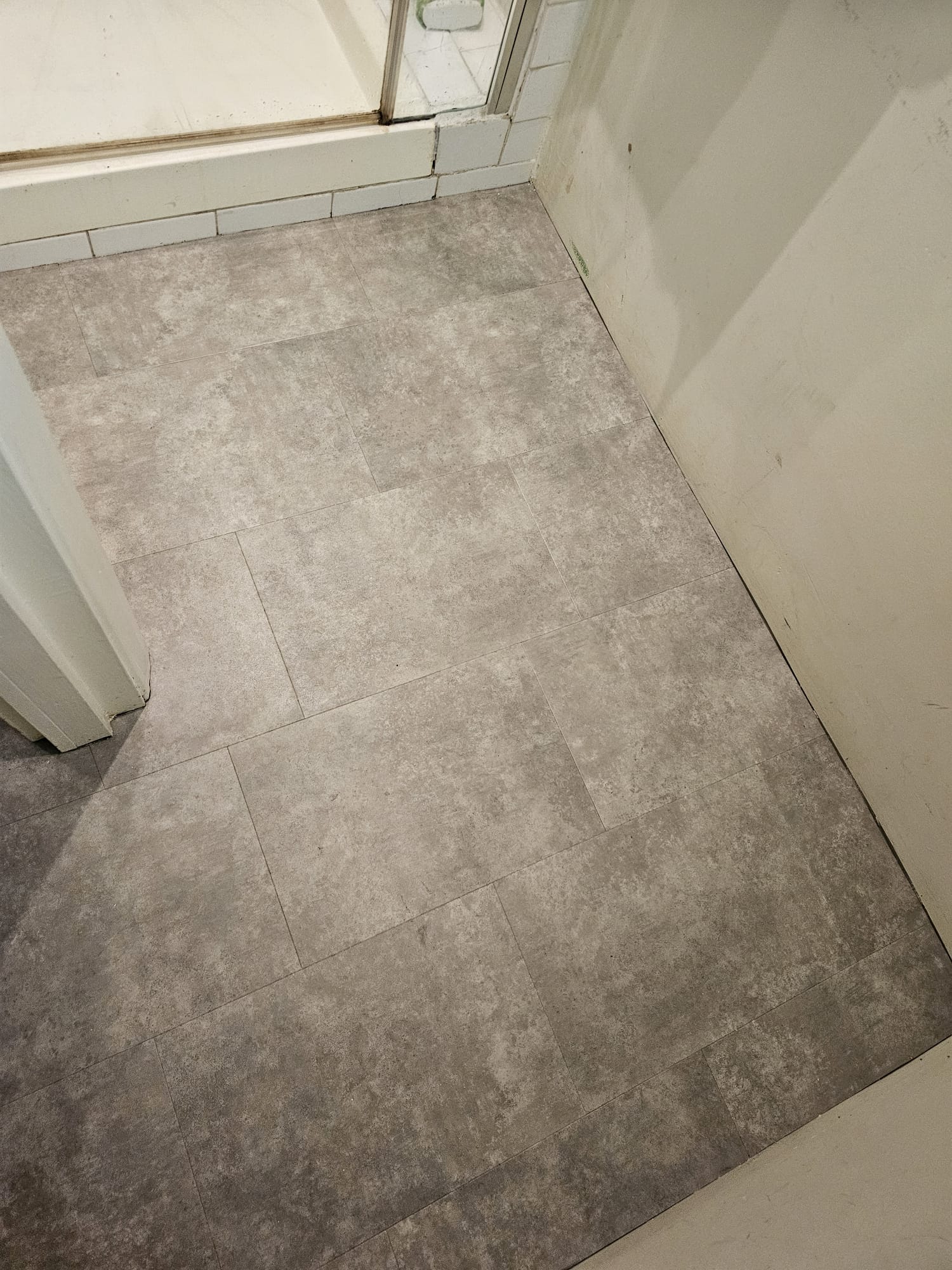 Amtico Spacia Monument installation in Paddington-0