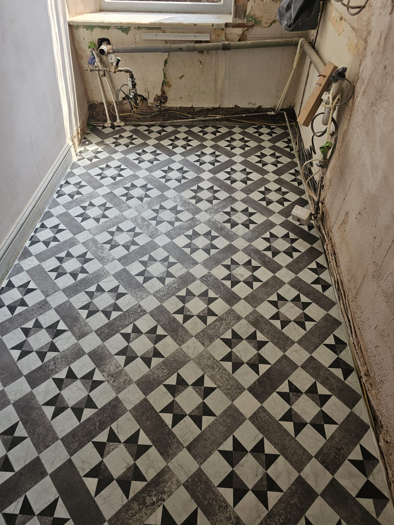 Amtico Decor Classic Argent DC294 installation in Ealing-0