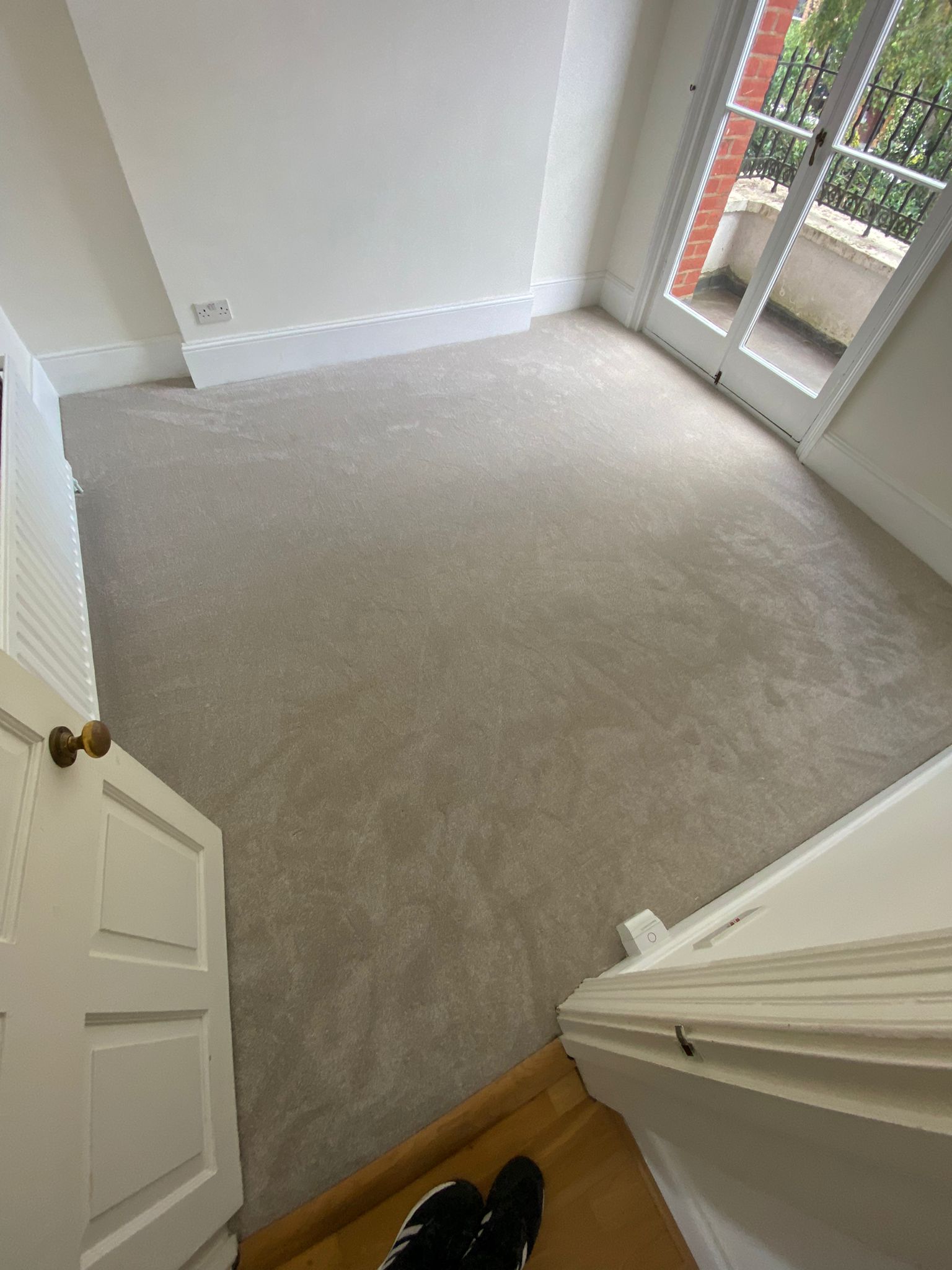 Vanguard Pinnacle Twist Toasted Marshmallow carpet installation in Belgravia-0